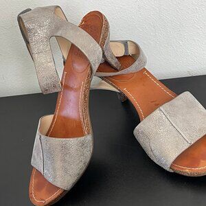 VINCE CAMUTO heels Brown gold leather sandals Medium height heel 3 shoes size 11